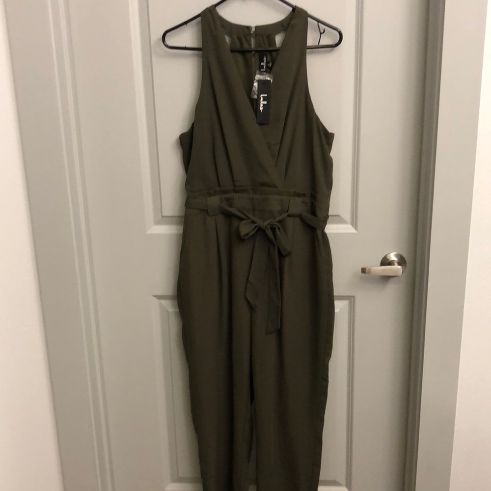 NWT Belted Jumpsuit Lulus’s